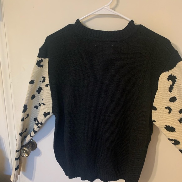 Animal print sleeved black sweater - Picture 4 of 4